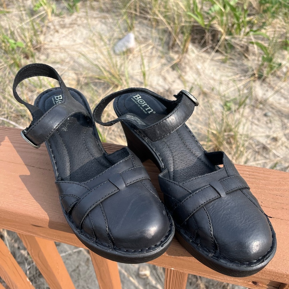 Born Size 8 Black Sandals